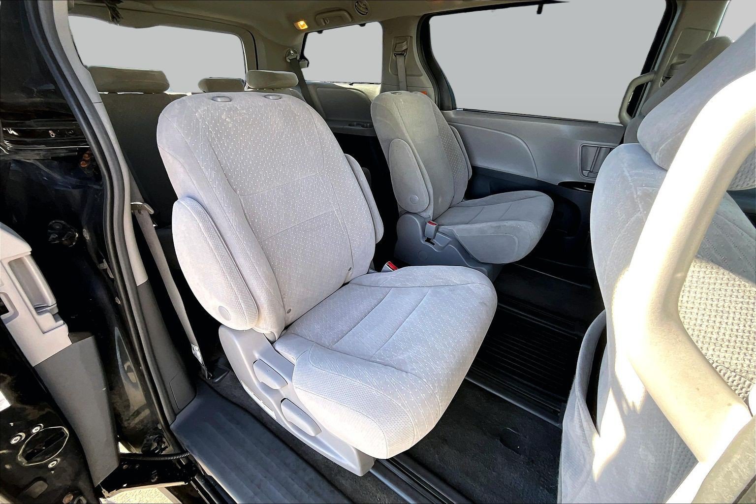Used 2018 Toyota Sienna LE AWD/4WD image 21