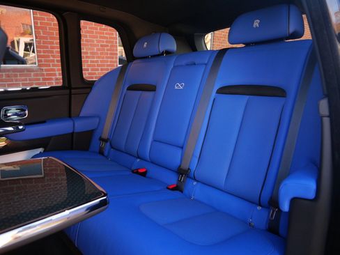 Used 2024 Rolls-Royce Cullinan Black Badge image 28