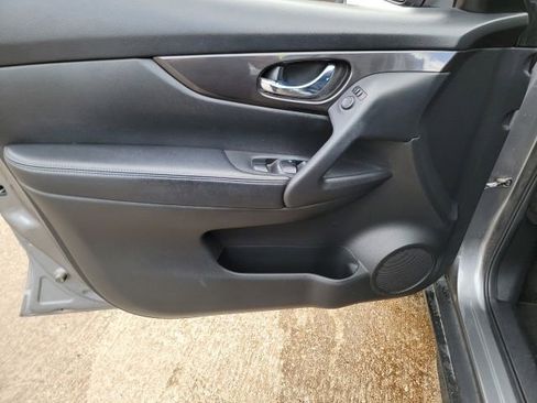 Used 2020 Nissan Rogue S w/ Special Edition Package FWD image 14