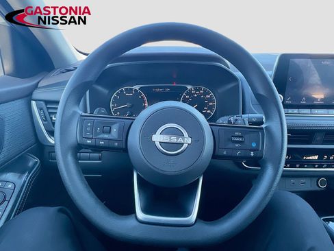 Used 2023 Nissan Rogue SV image 14