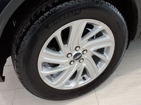 Used 2025 Lincoln Corsair AWD w/ Rear Removable Package Tray image 7