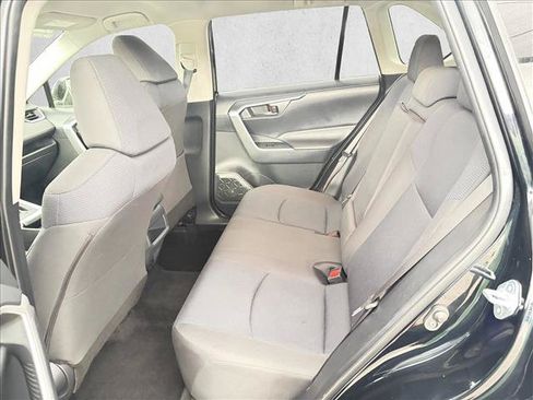 Used 2019 Toyota RAV4 LE AWD/4WD image 13