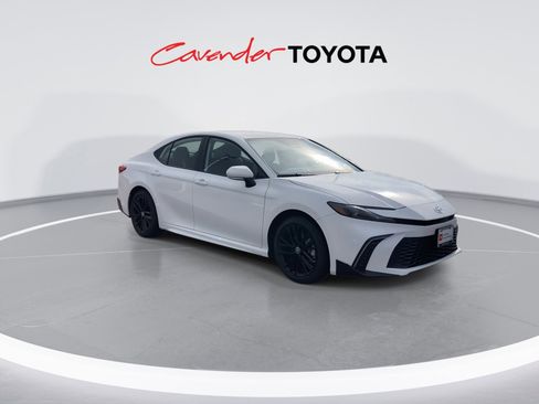 Used 2026 Toyota Camry SE w/ Convenience Package image 2