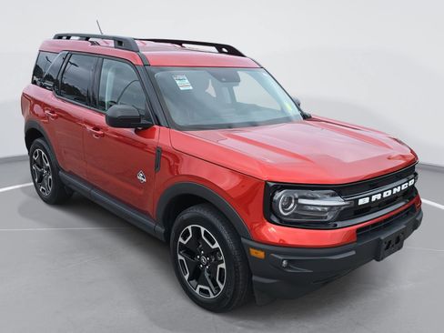 Used 2023 Ford Bronco Sport Outer Banks image 3