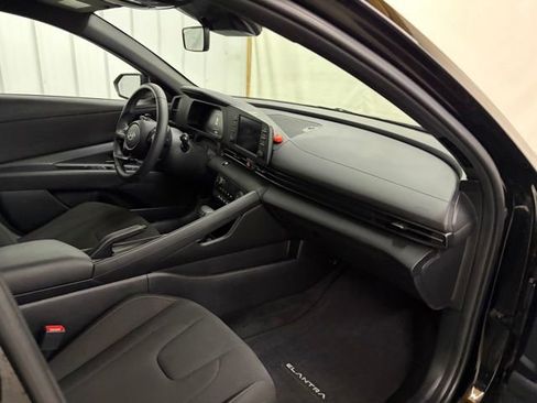 Used 2025 Hyundai Elantra Sport FWD image 19