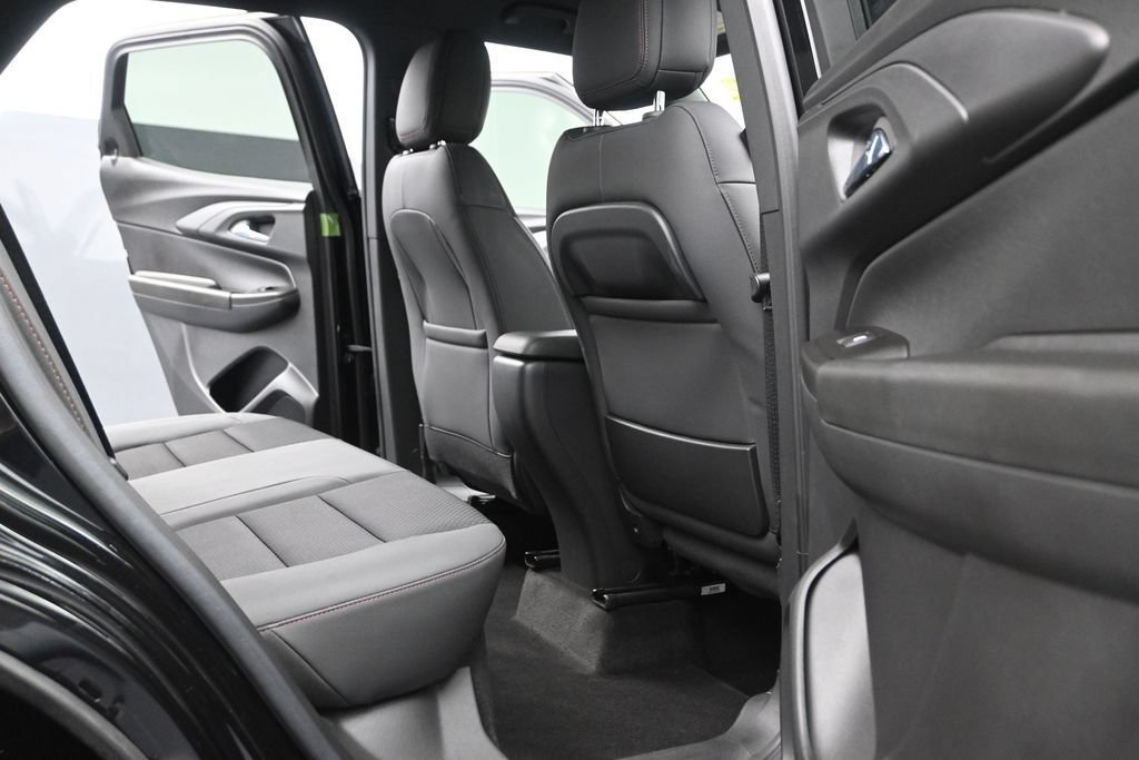 Used 2023 Chevrolet TrailBlazer RS FWD image 17