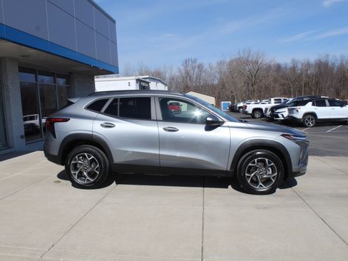 New 2026 Chevrolet Trax LT w/ LT Convenience Package image 3