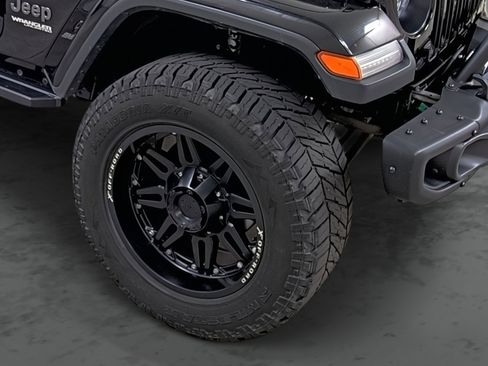 Used 2019 Jeep Wrangler Unlimited Sahara w/ Quick Order Package 24M Moab AWD/4WD image 14