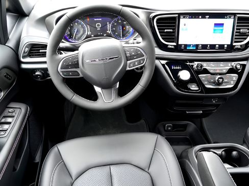 New 2026 Chrysler Pacifica Select FWD image 23