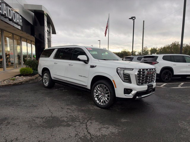 Used 2026 GMC Yukon XL Denali w/ Sun & Power Step Package AWD/4WD image 7