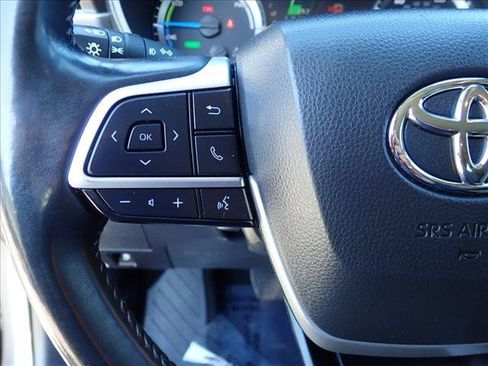Used 2023 Toyota Highlander LE FWD image 13