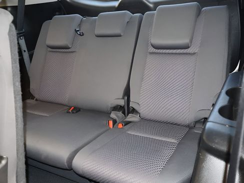 Used 2018 Toyota Highlander LE FWD image 12