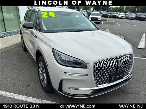 Certified 2024 Lincoln Corsair AWD image 10
