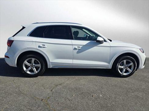 Used 2023 Audi Q5 2.0T Premium w/ Convenience Package image 2