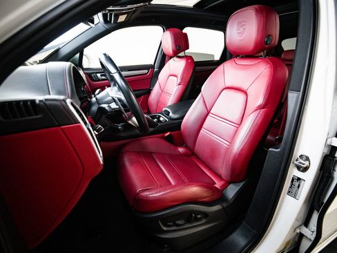 Certified 2023 Porsche Cayenne Platinum Edition AWD/4WD image 5