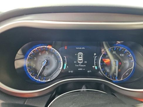 Used 2023 Chrysler Pacifica Touring-L FWD image 16