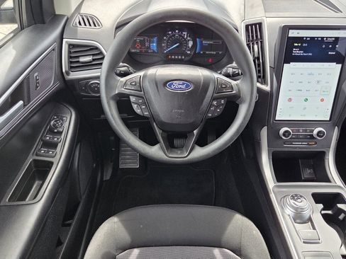 Used 2021 Ford Edge SE image 6