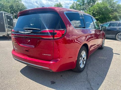Used 2026 Chrysler Pacifica Limited FWD image 5