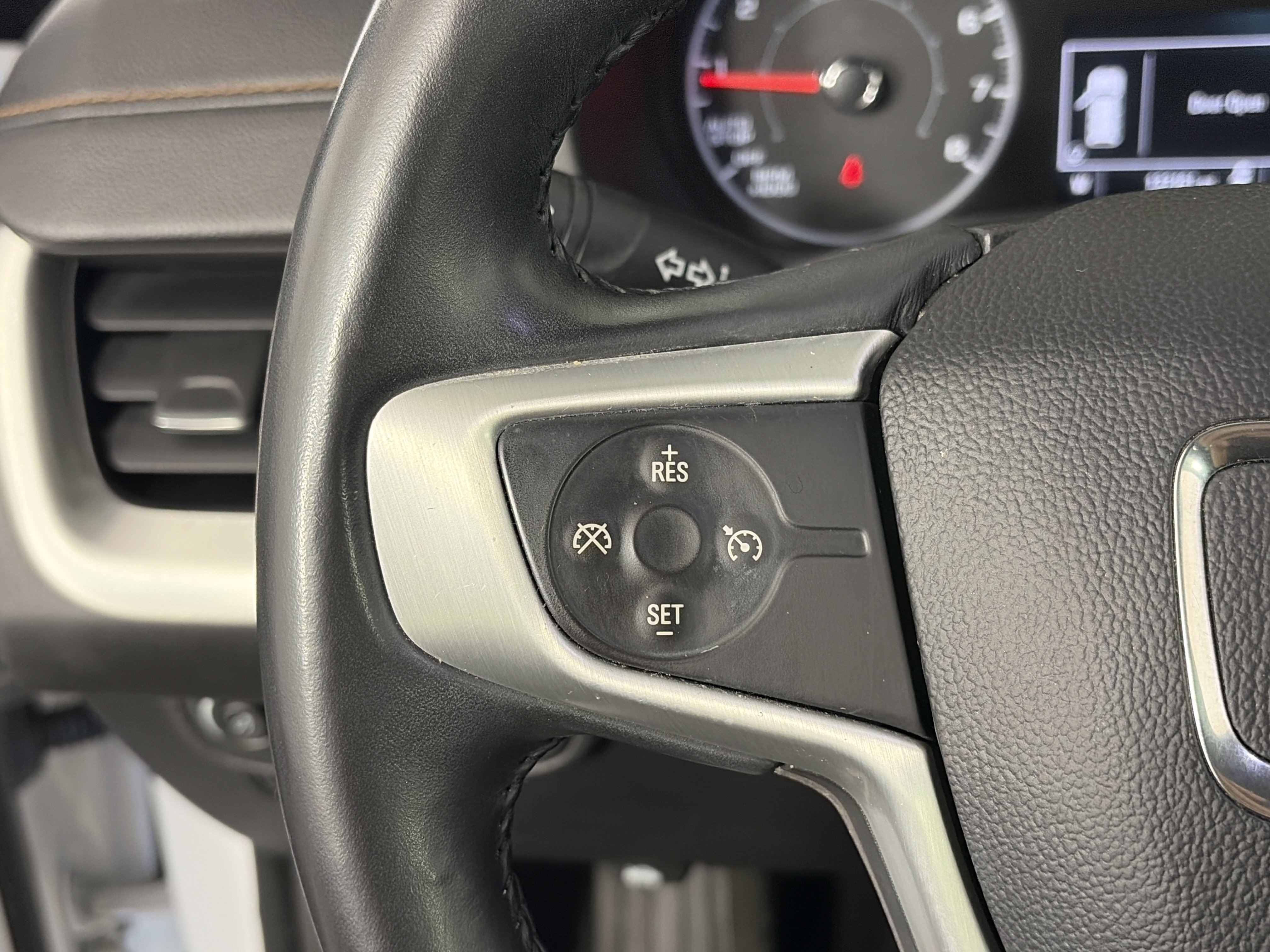Used 2018 GMC Terrain SLE w/ Driver Convenience Package FWD image 30