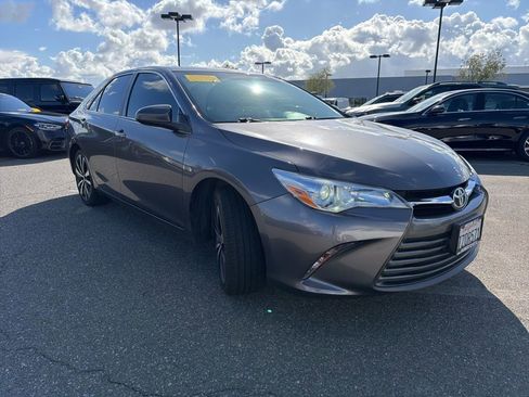 Used 2017 Toyota Camry LE image 3