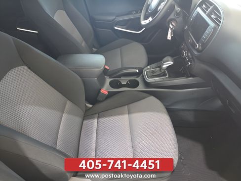 Used 2025 Kia Soul LX w/ LX Technology Package FWD image 29