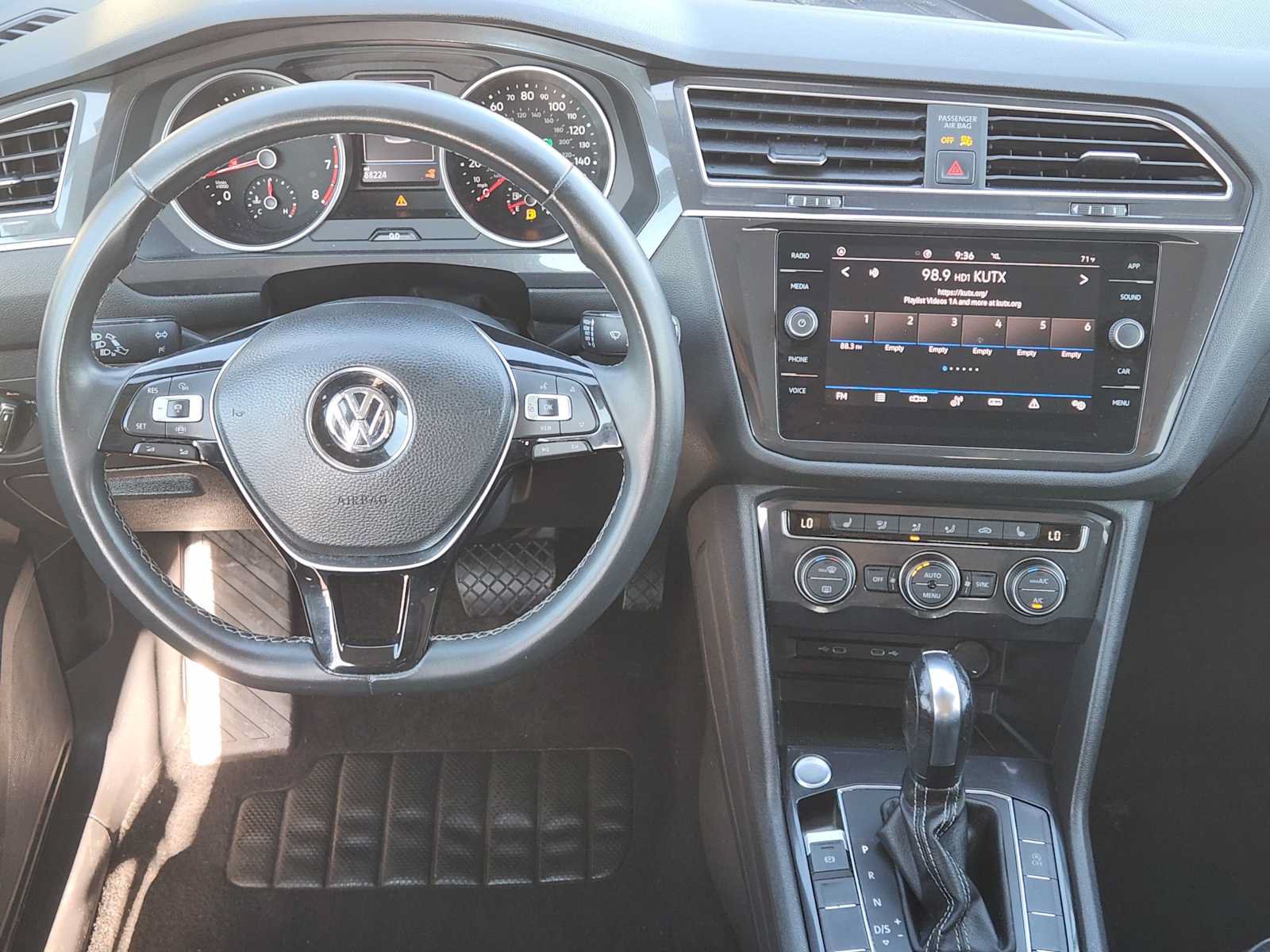 Used 2021 Volkswagen Tiguan SE FWD image 25