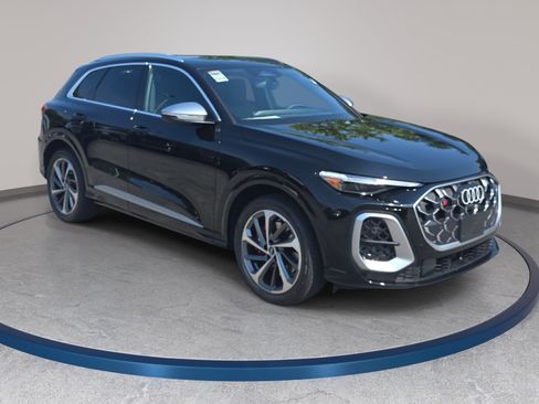 New 2026 Audi SQ5 Premium Plus AWD/4WD image 3
