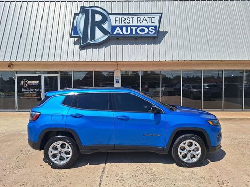 Used 2025 Jeep Compass Latitude AWD/4WD image 11