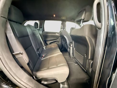 Used 2021 Jeep Grand Cherokee Laredo AWD/4WD image 25