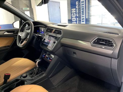 Used 2023 Volkswagen Tiguan SE AWD/4WD image 14