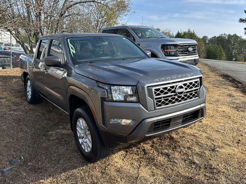Used 2022 Nissan Frontier SV image 6
