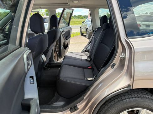 Used 2015 Subaru Forester 2.5i Premium w/ All-Weather Package AWD/4WD image 19