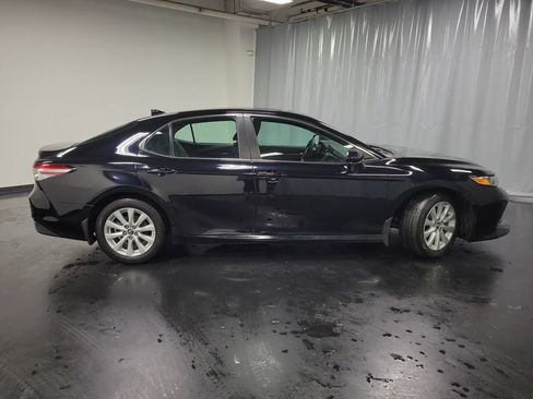 Used 2019 Toyota Camry LE FWD image 9