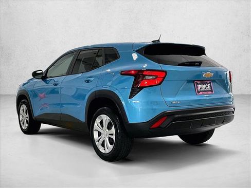 Used 2025 Chevrolet Trax LS FWD image 13