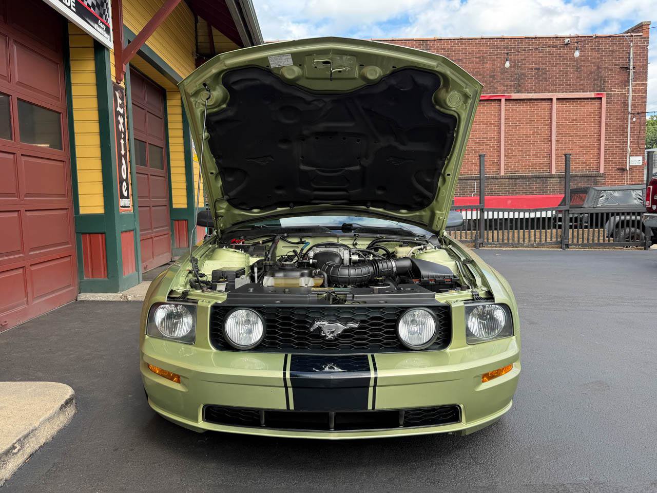 Used 2006 Ford Mustang GT Premium RWD image 25