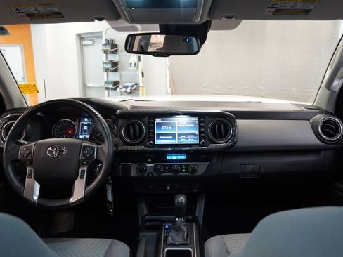 Used 2021 Toyota Tacoma SR5 AWD/4WD image 18