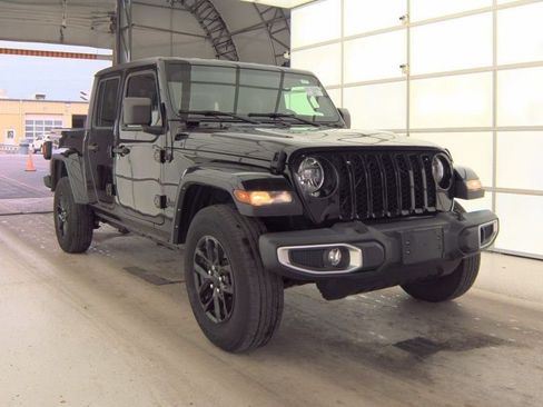 Used 2021 Jeep Gladiator Sport AWD/4WD image 3