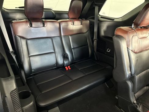 Used 2023 Ford Explorer Platinum w/ Technology Package AWD/4WD image 34