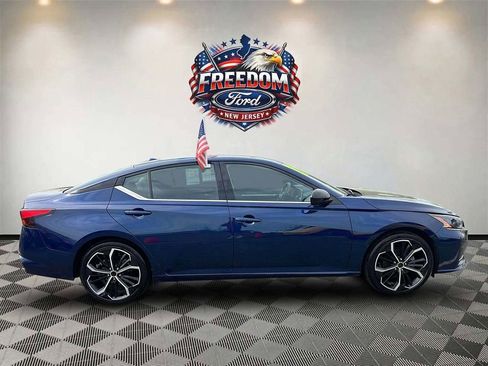 Used 2024 Nissan Altima 2.5 SR FWD image 3