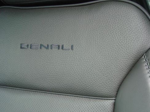 Certified 2025 GMC Yukon XL Denali AWD/4WD image 12