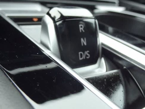 Used 2024 Volkswagen Atlas SE AWD/4WD image 34