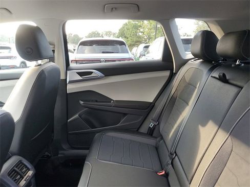 New 2025 Volkswagen Taos SE image 10