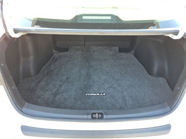 Used 2020 Toyota Corolla LE w/ Carpet Mat Package (TMS) FWD image 6
