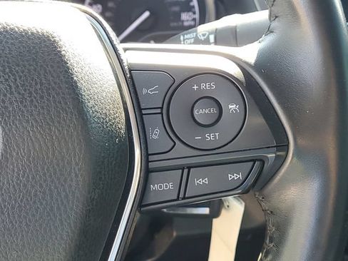 Used 2020 Toyota Camry SE FWD image 16