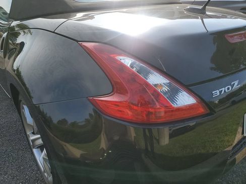 Used 2011 Nissan 370Z Touring w/ Sport Pkg RWD image 16