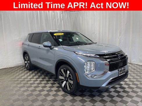 New 2025 Mitsubishi Outlander SE image 2