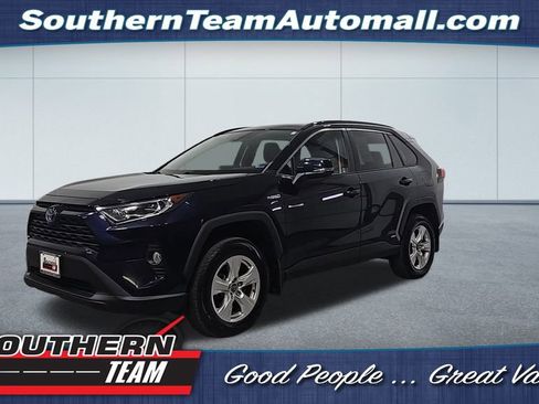 Used 2021 Toyota RAV4 XLE w/ Convenience Package image 1