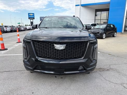 Used 2025 Cadillac Escalade Sport Platinum w/ LPO, ONYX Package AWD/4WD image 3