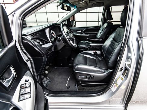 Used 2016 Toyota Sienna SE w/ SE Preferred Package image 29