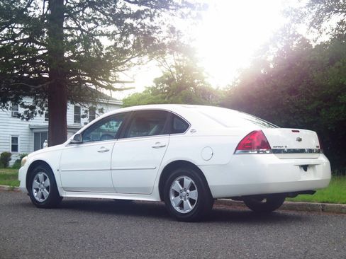 Used 2009 Chevrolet Impala LT FWD image 3